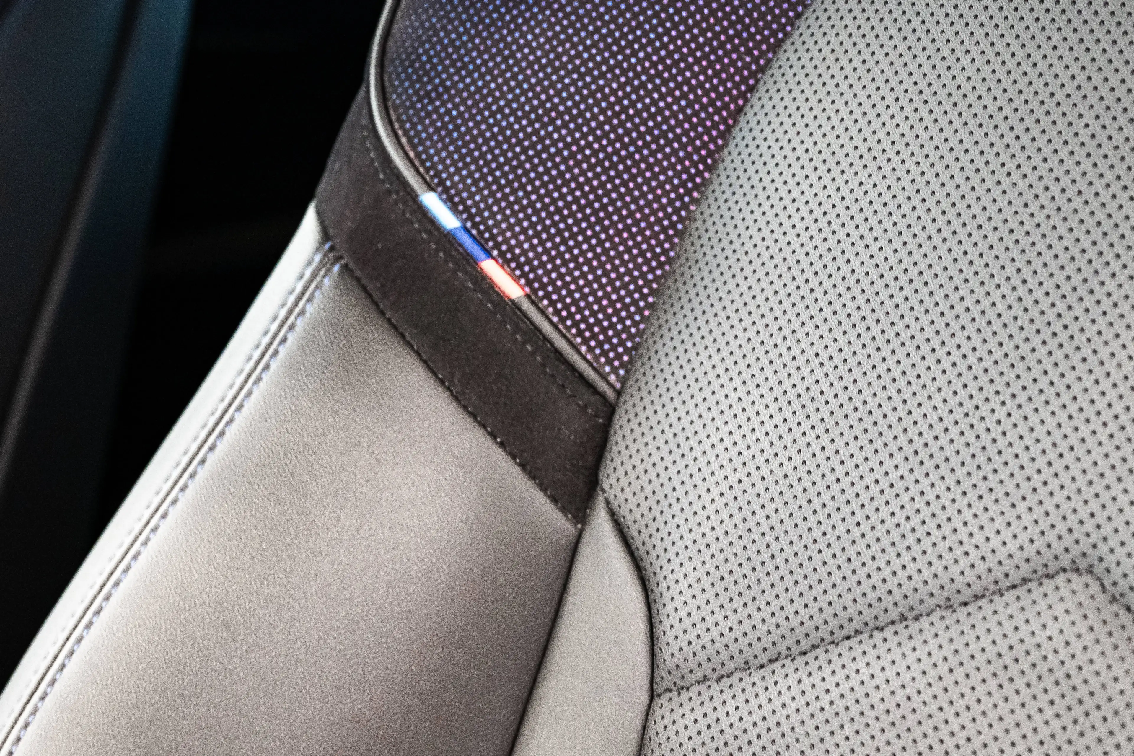 BMW i5 edrive 40e, M pack, Harman Kardon, Zetelverwarming — photo 18