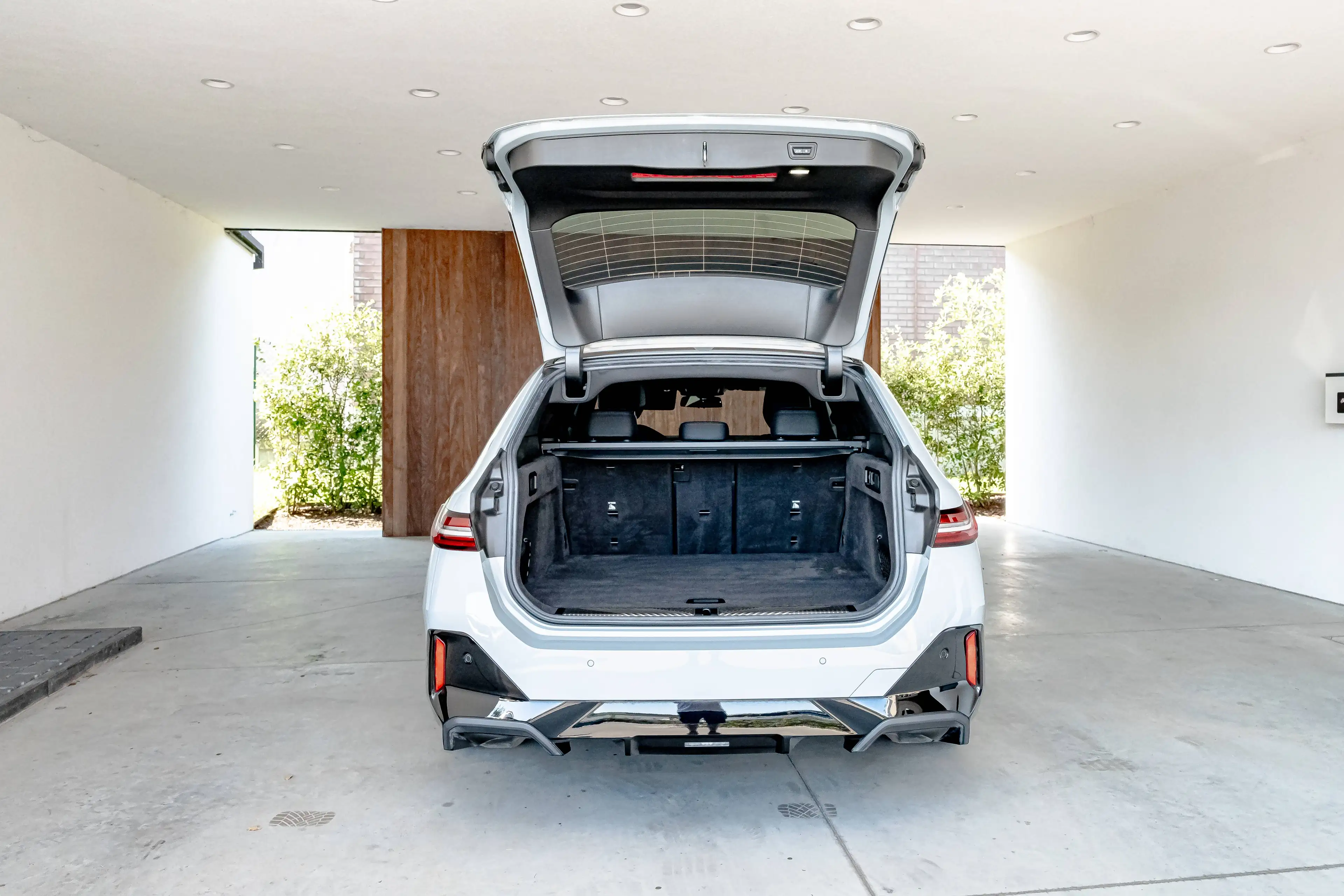 BMW i5 edrive 40e, M pack, Harman Kardon, Zetelverwarming — photo 9