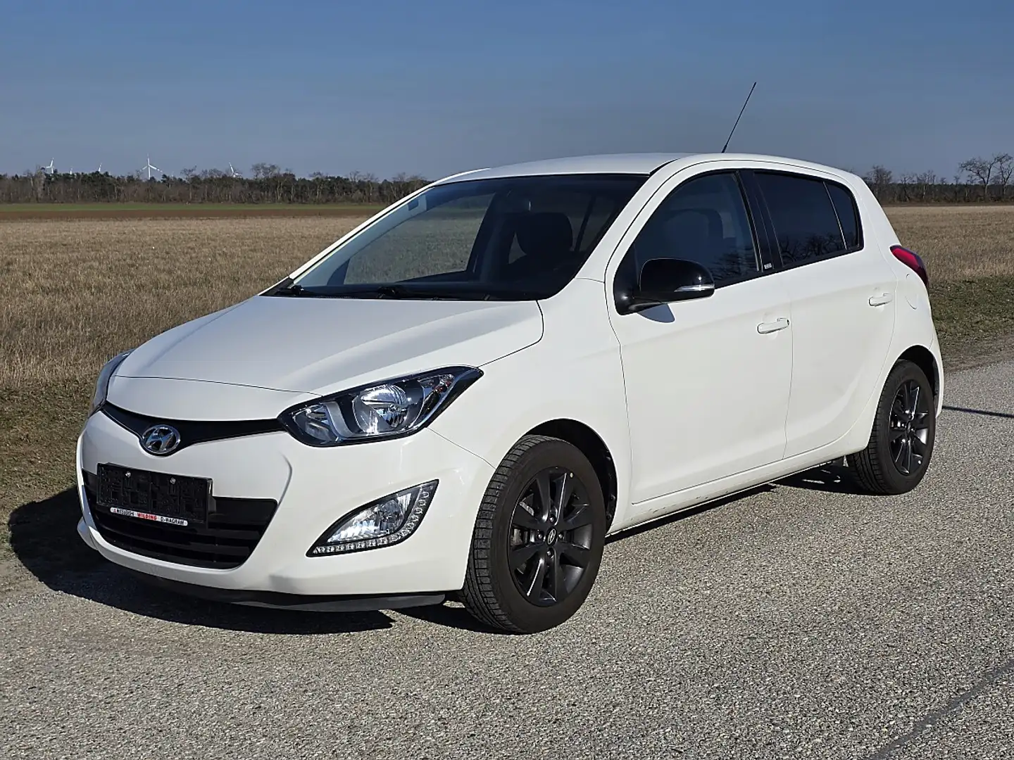 Hyundai i20 1,25 Life Go Weiß - 1