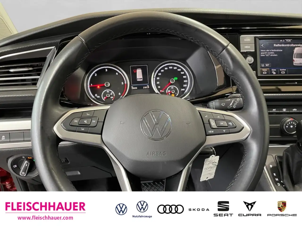 Volkswagen T6.1 Multivan 2.0 TDI Comfortline 4MOTION DAB Tel.-Vorb. AHK Kli 15