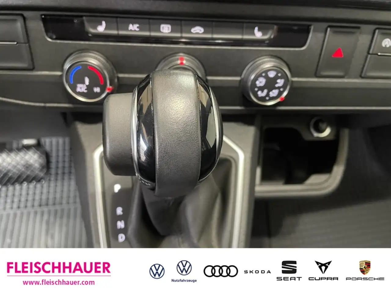 Volkswagen T6.1 Multivan 2.0 TDI Comfortline 4MOTION DAB Tel.-Vorb. AHK Kli 14