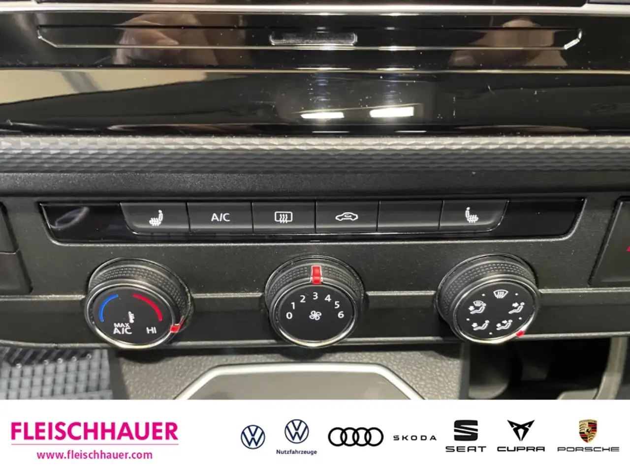 Volkswagen T6.1 Multivan 2.0 TDI Comfortline 4MOTION DAB Tel.-Vorb. AHK Kli 13