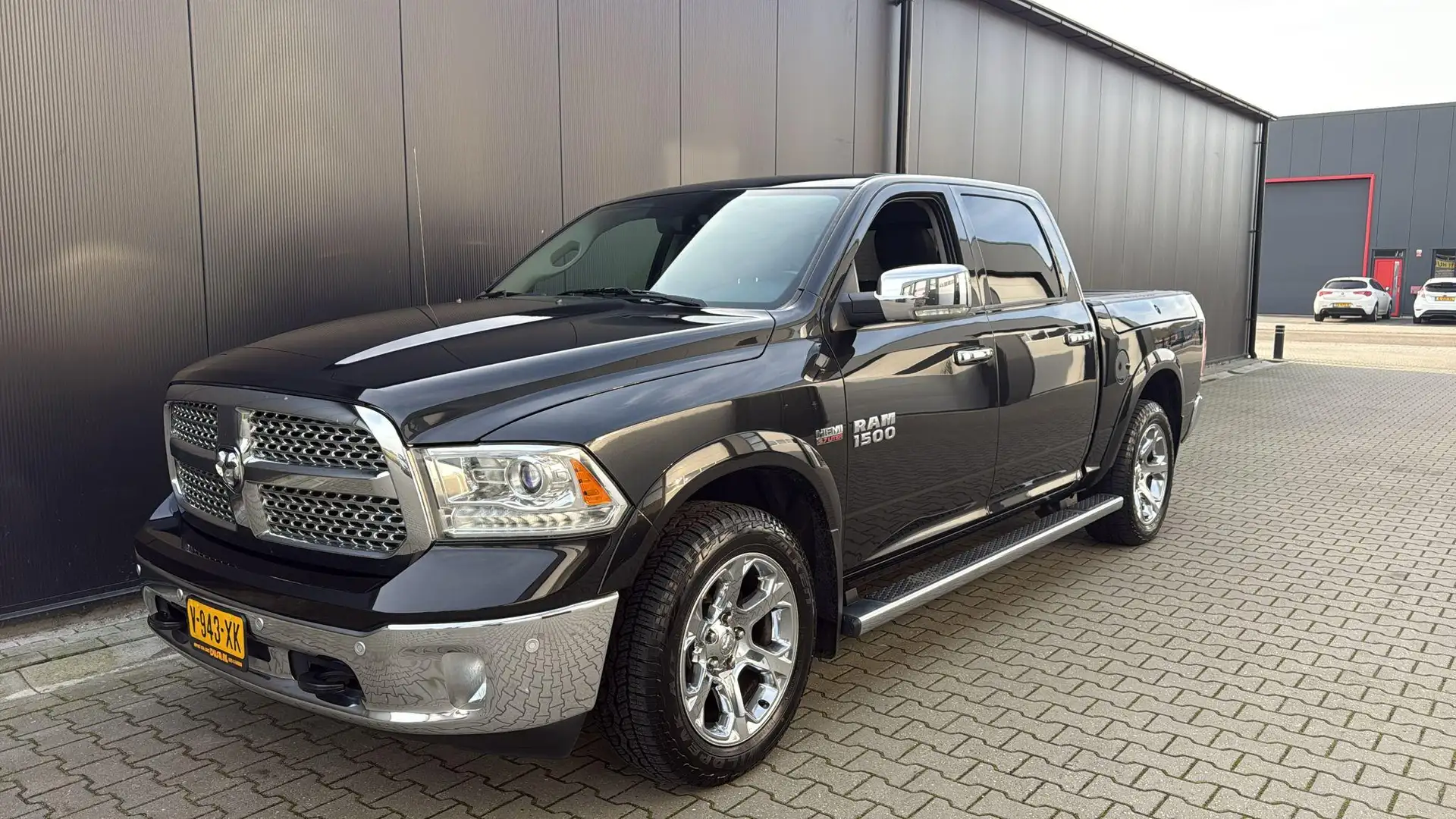 Dodge RAM 1500 5.7 V8 4x4 Crew Cab Laramie Noir - 1