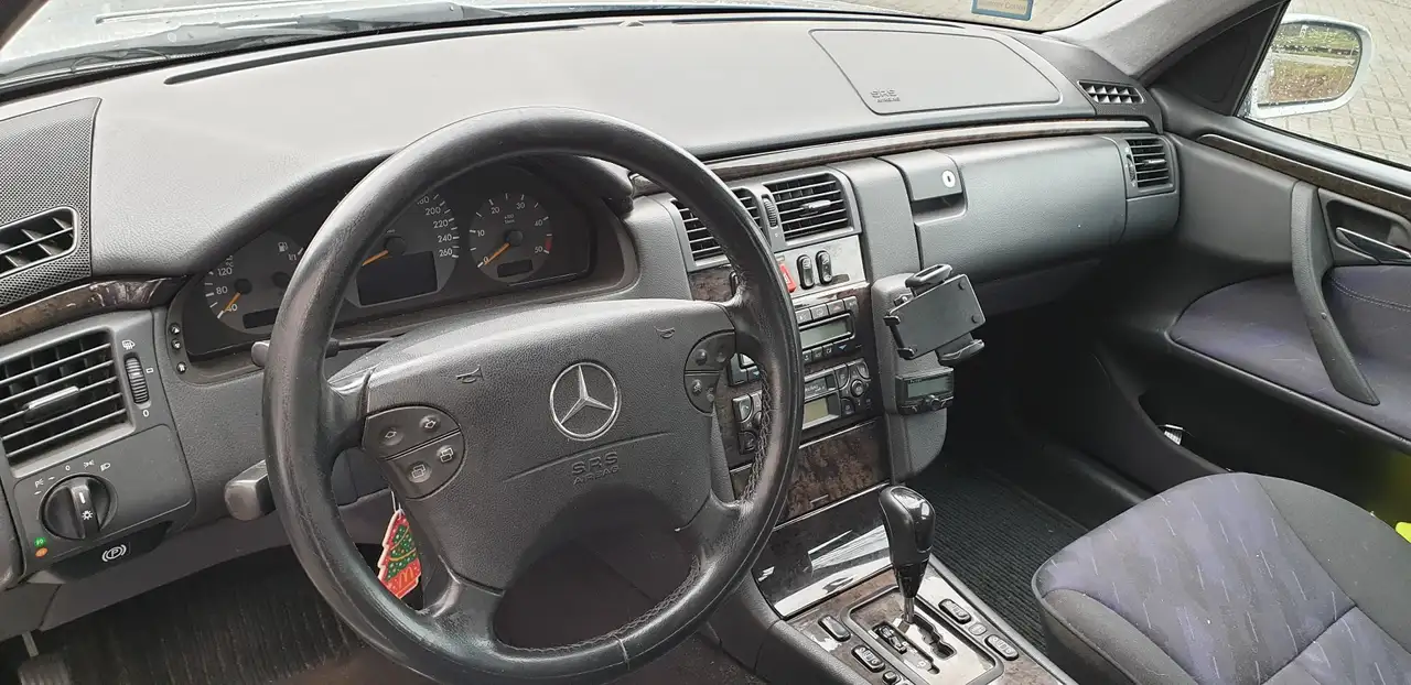 Mercedes-Benz E 220 CDI W210 Avantgarde, foto 7