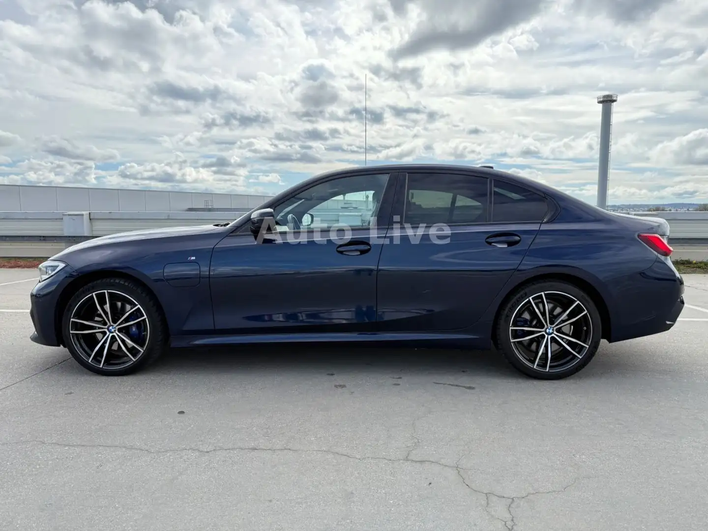 BMW 330 e*SAG*M PAKET*NAVI*LASER*VIRTUA*HEAD-UP*LEDER Gris - 2