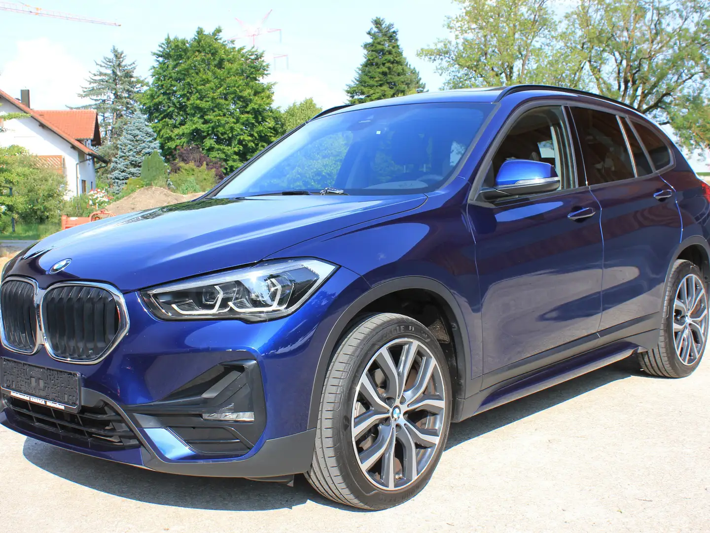 BMW X1 sDrive18d Aut. Sport Line Pano AHK Leder LED 19" Blau - 2