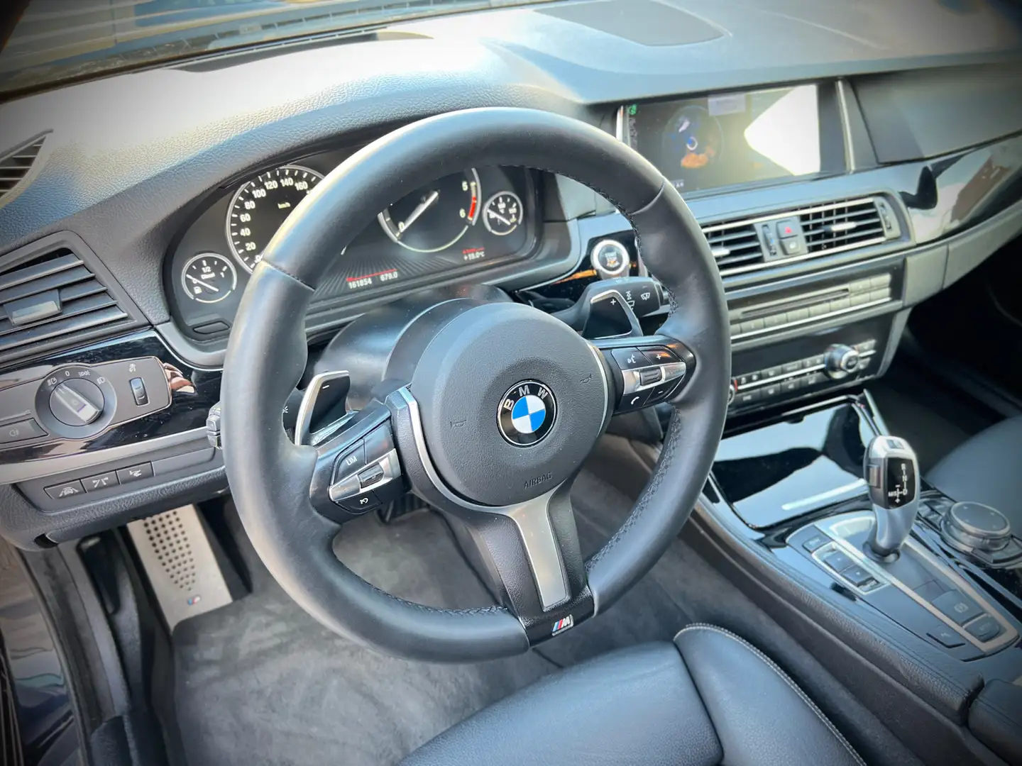 BMW 520 d Touring Aut. M-Paket |HUD|Komfortsitze|Kamera| Schwarz - 2