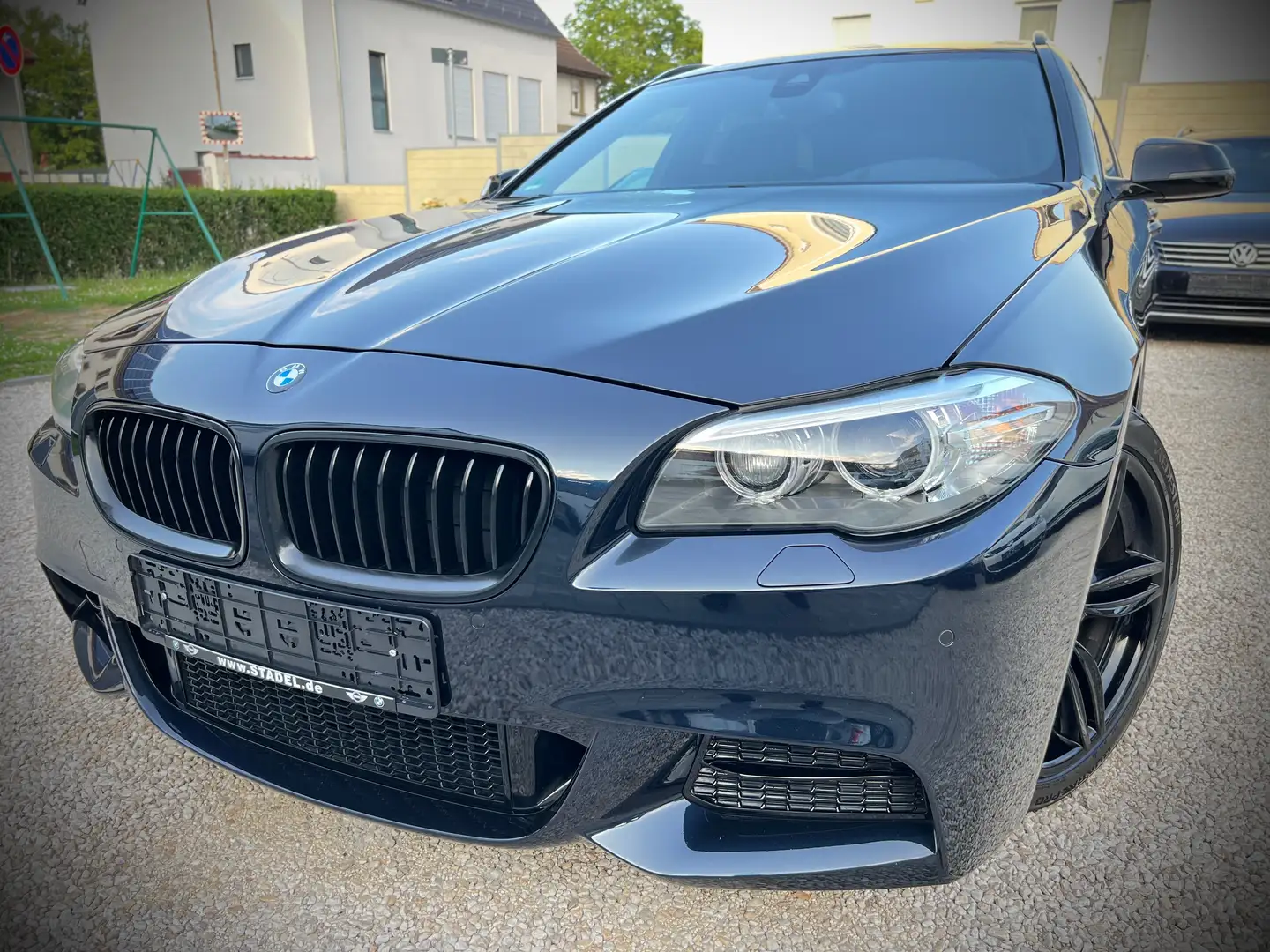 BMW 520 d Touring Aut. M-Paket |HUD|Komfortsitze|Kamera| Schwarz - 1
