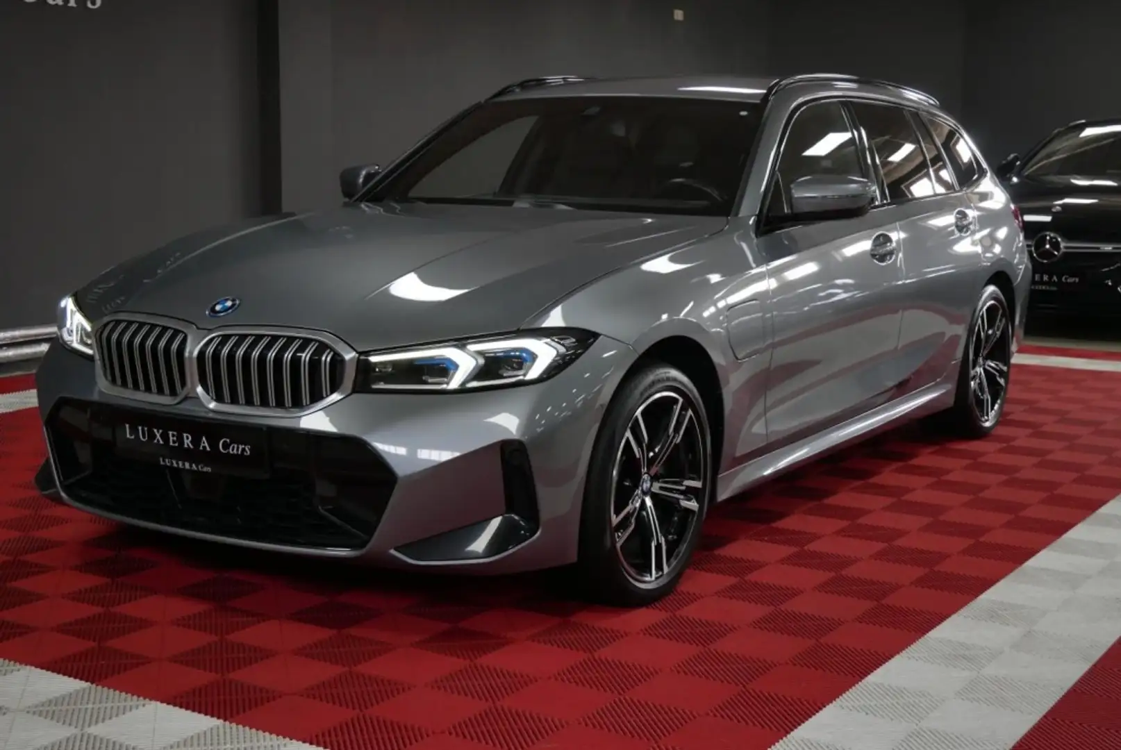 BMW 330 330e xDrive Touring M Sport Gris - 1