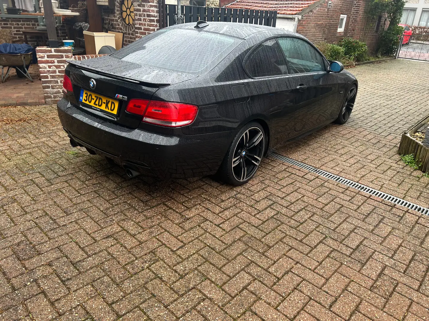 BMW 330 330 320i High Executive Zwart - 2