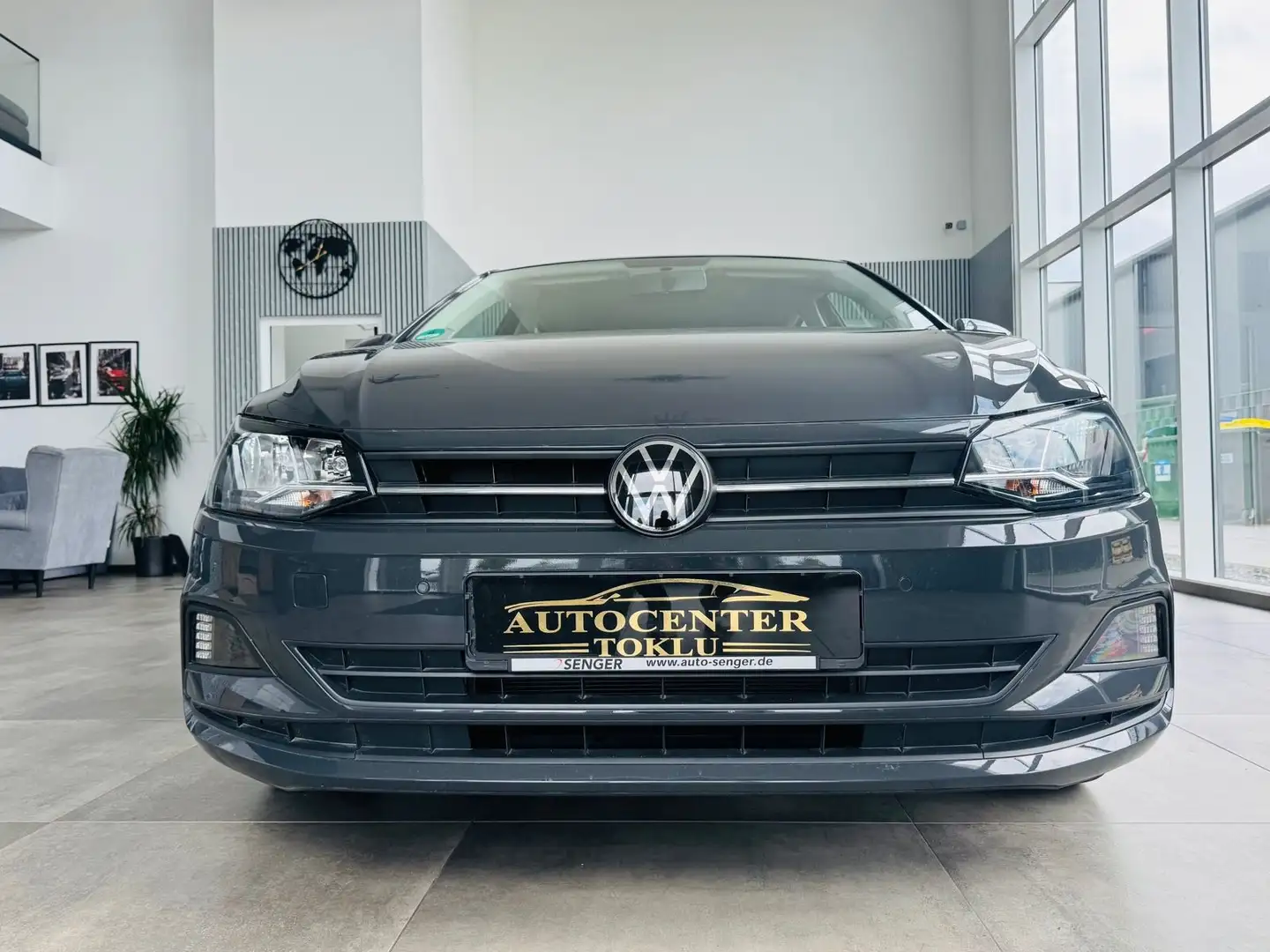 Volkswagen Polo VI Comfortline 1.0 1.Hand Gris - 2