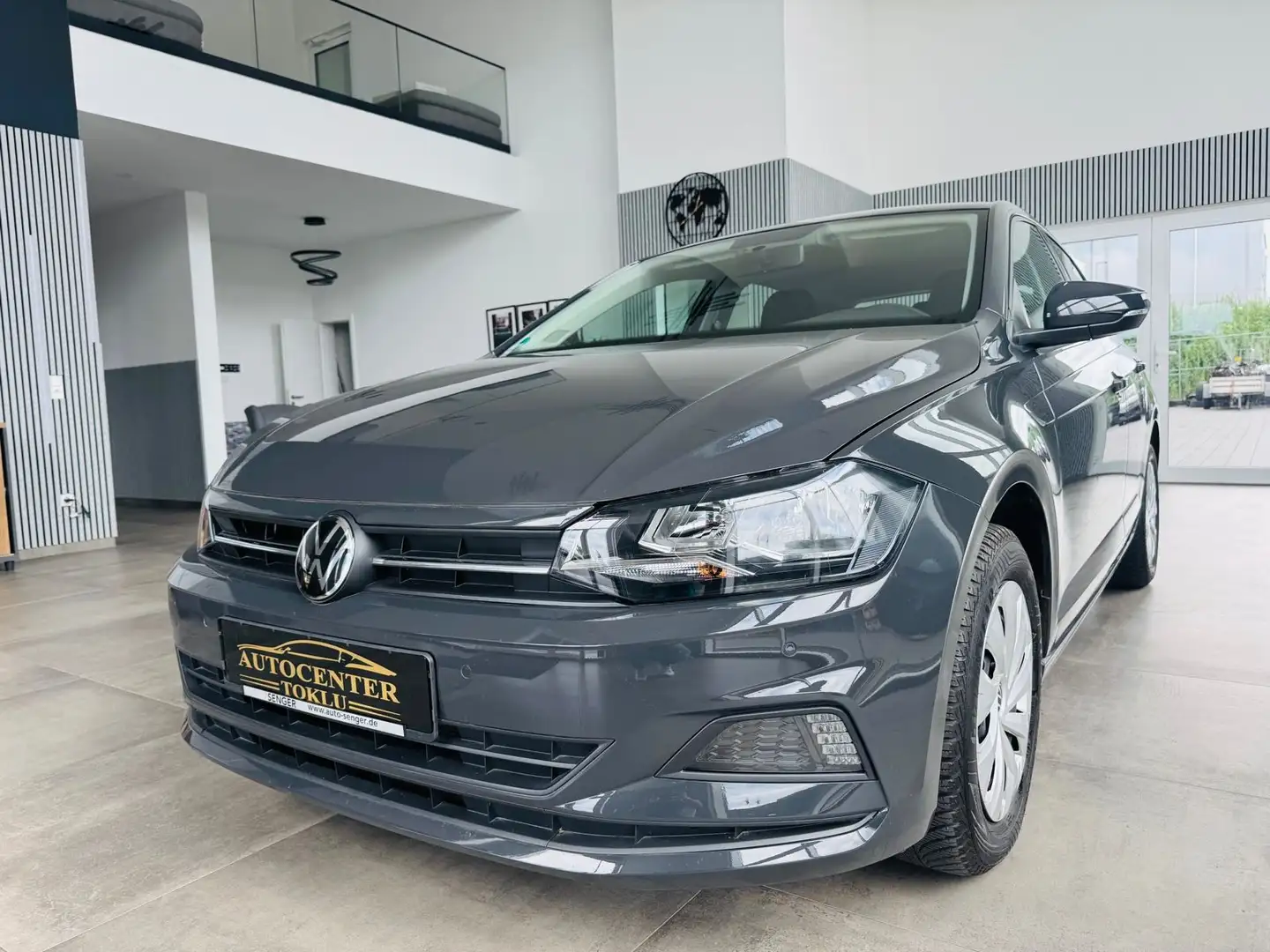 Volkswagen Polo VI Comfortline 1.0 1.Hand Gris - 1