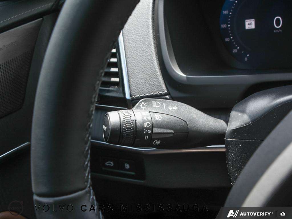 2025 Volvo XC90 XC90 Plug-in Hybrid thumb 16