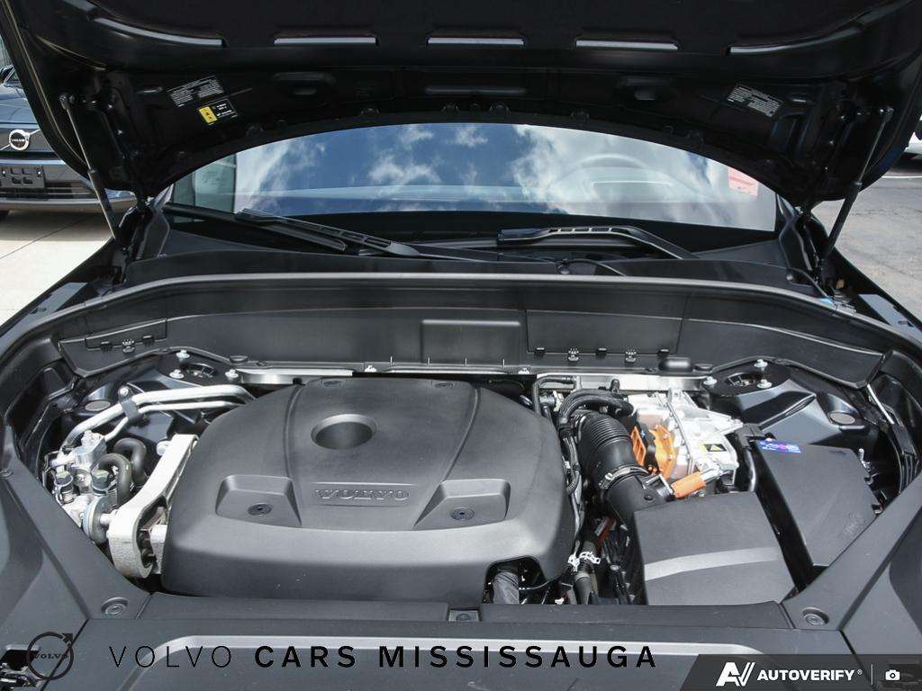 2025 Volvo XC90 XC90 Plug-in Hybrid thumb 8