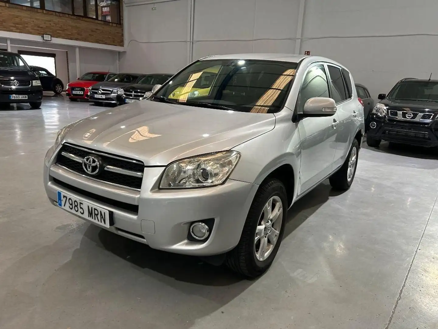 Toyota RAV 4 2.2D-4D Active 4x2 Gris - 2