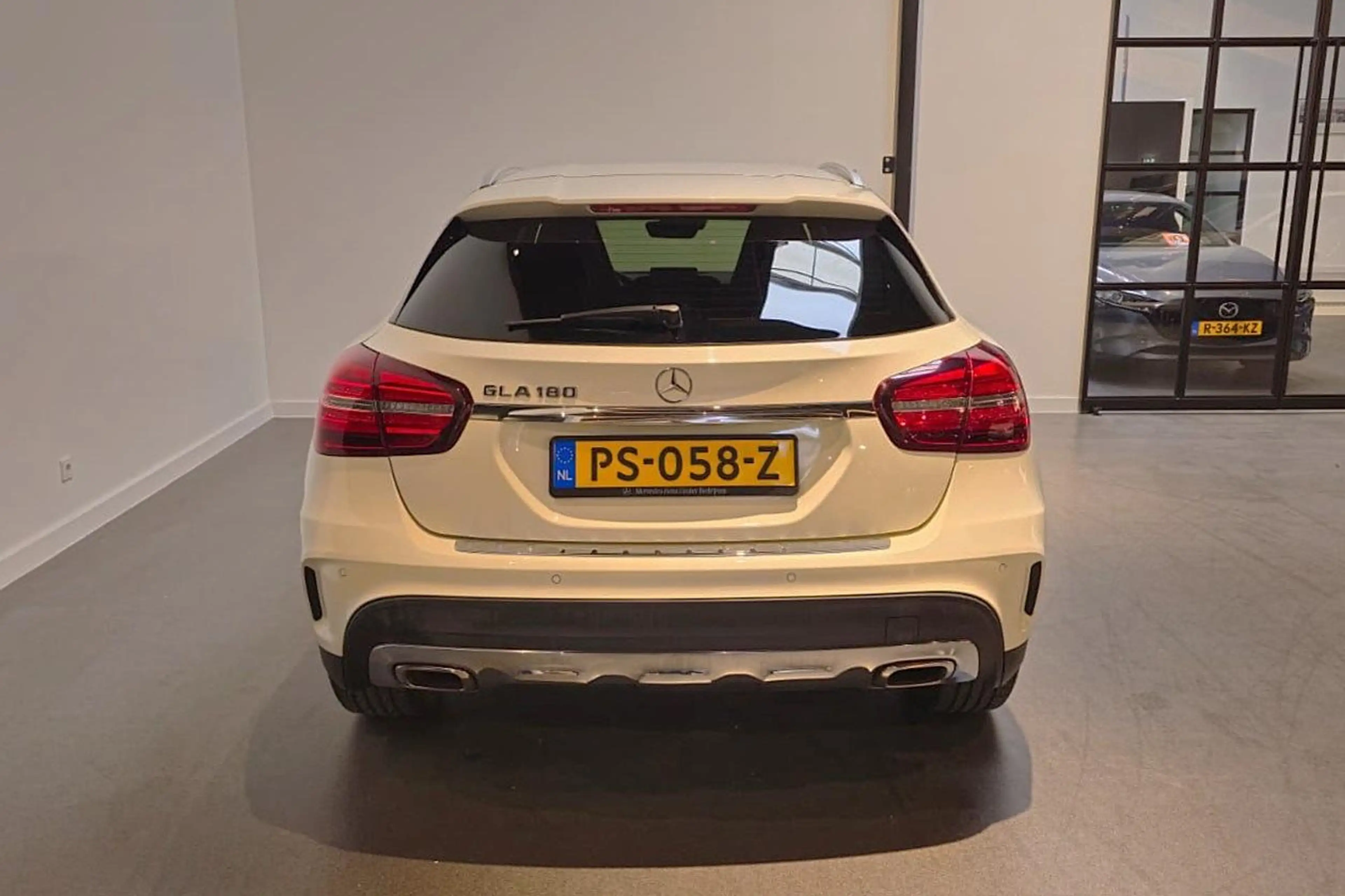 Mercedes-Benz GLA 180 Business Solution AMG style - Navi - 19" LM AMG Ve — photo 5