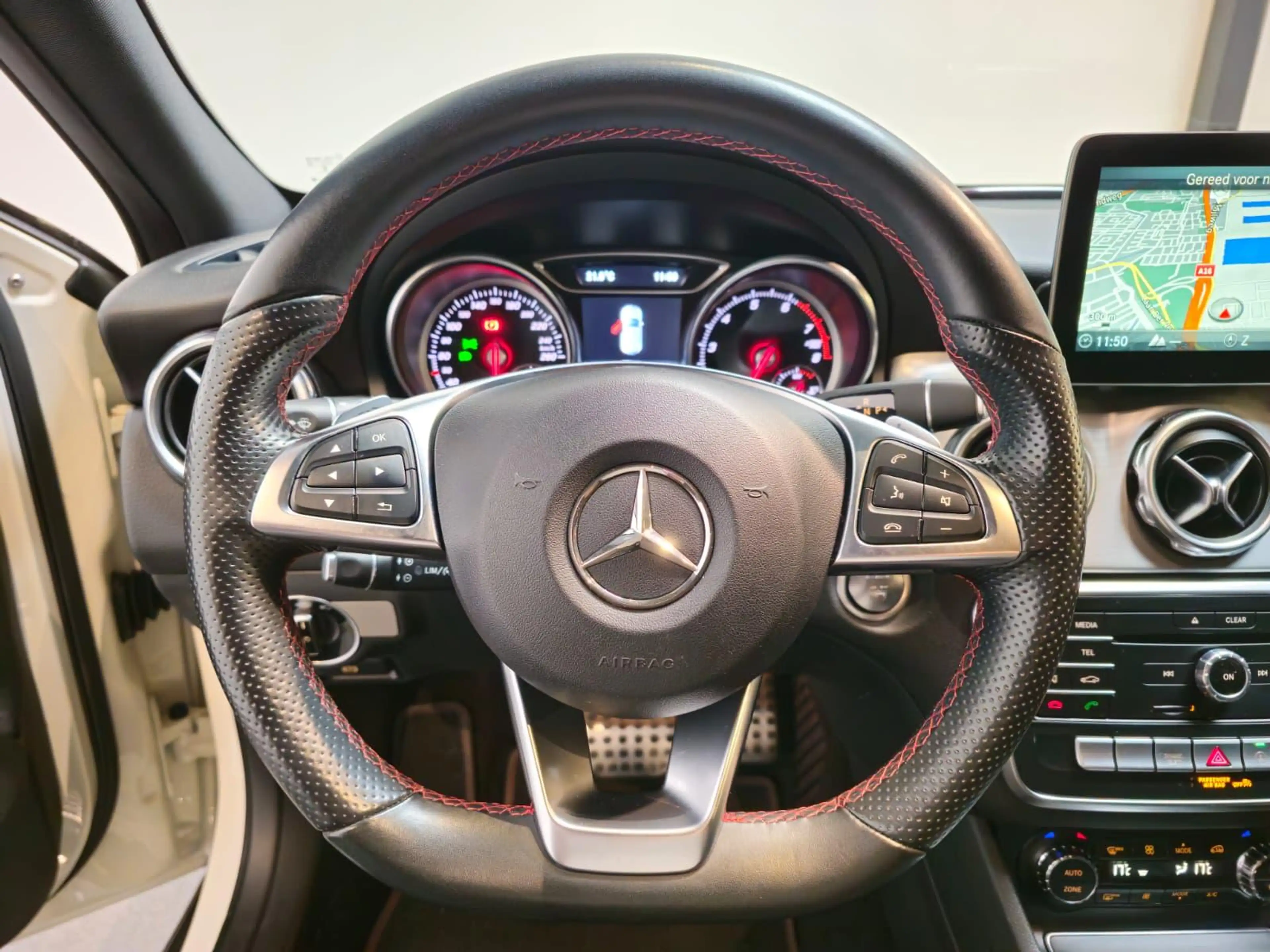Mercedes-Benz GLA 180 Business Solution AMG style - Navi - 19" LM AMG Ve — photo 11