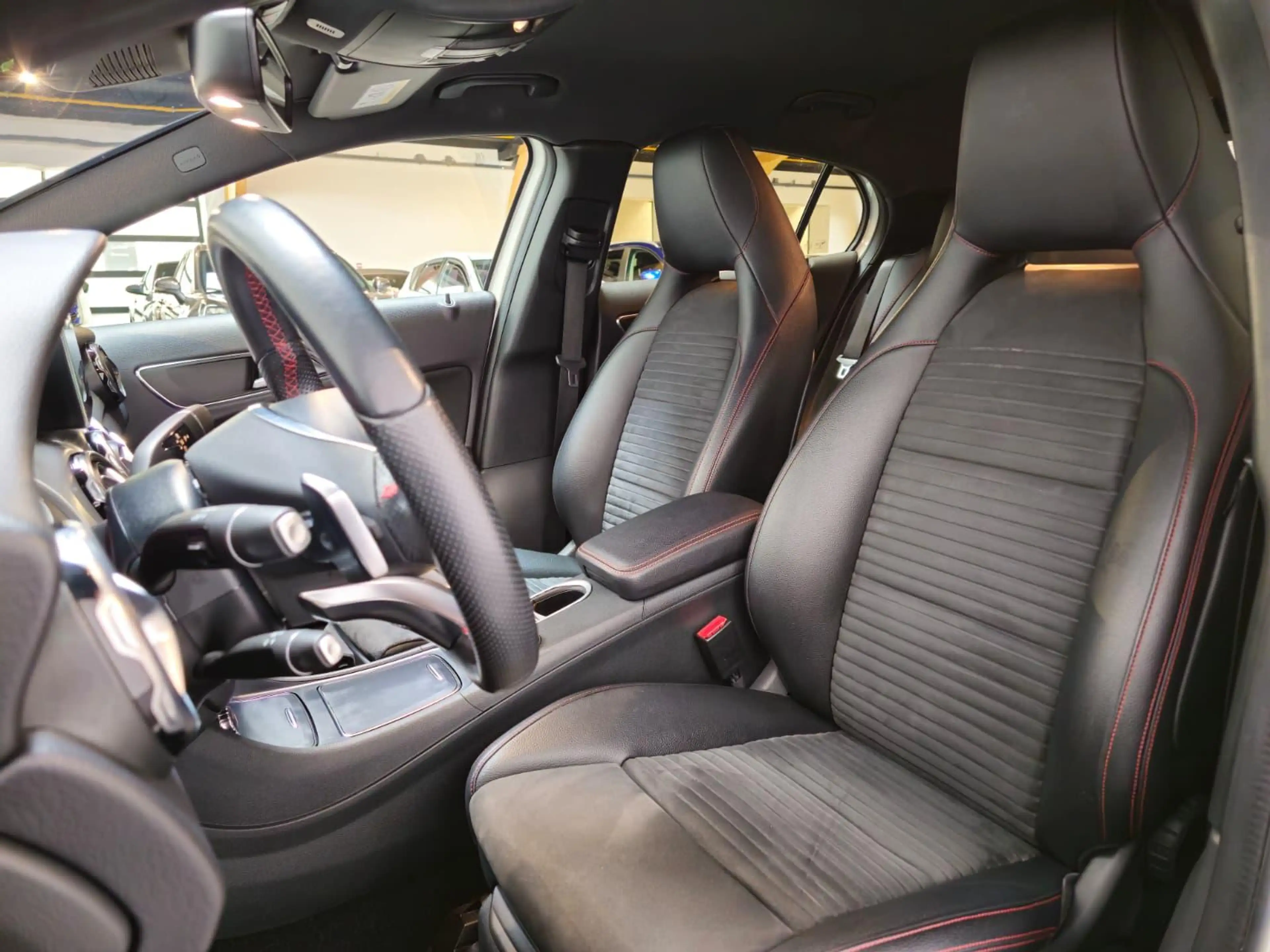 Mercedes-Benz GLA 180 Business Solution AMG style - Navi - 19" LM AMG Ve — photo 13