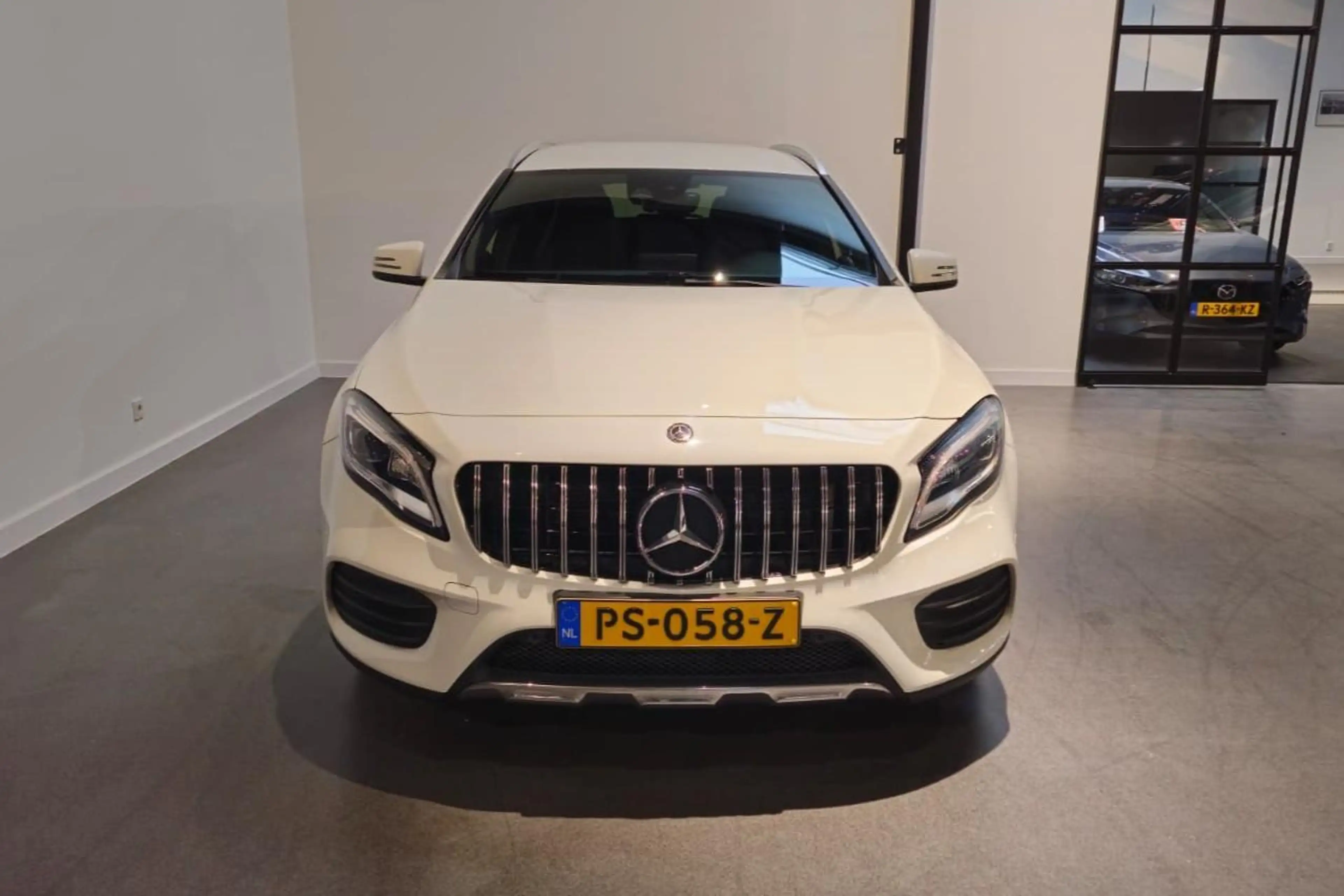 Mercedes-Benz GLA 180 Business Solution AMG style - Navi - 19" LM AMG Ve — photo 6