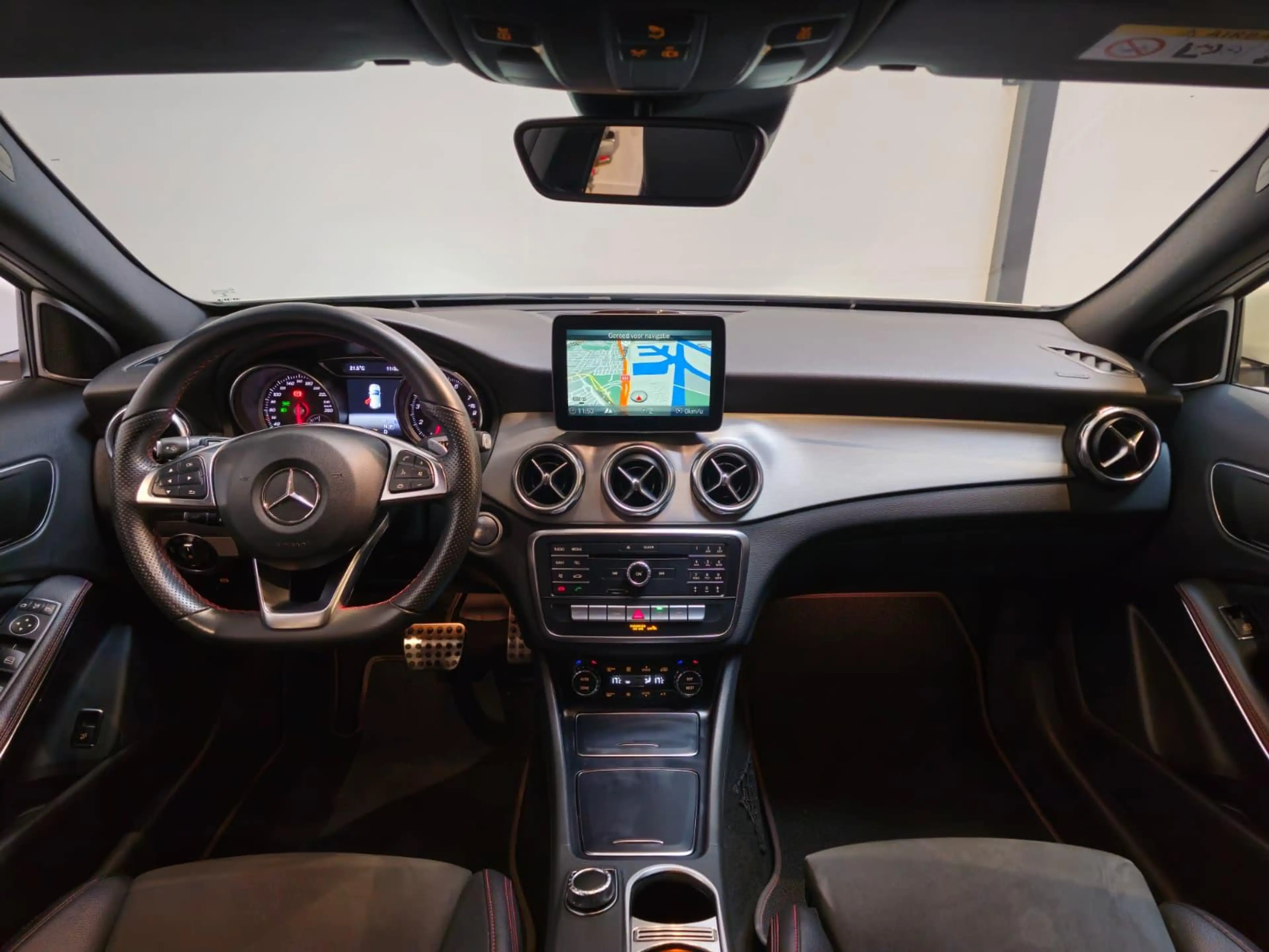 Mercedes-Benz GLA 180 Business Solution AMG style - Navi - 19" LM AMG Ve — photo 10