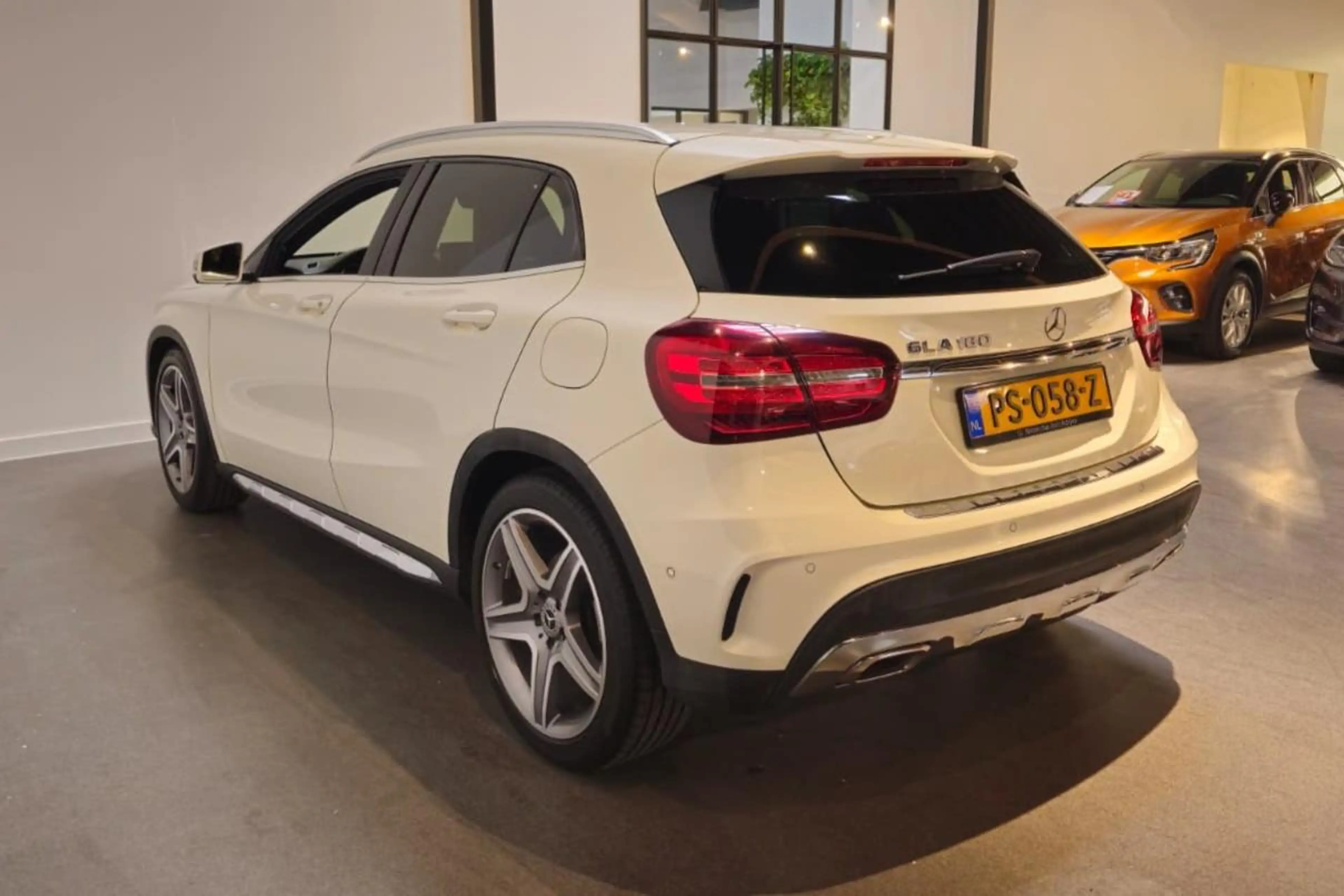 Mercedes-Benz GLA 180 Business Solution AMG style - Navi - 19" LM AMG Ve — photo 7