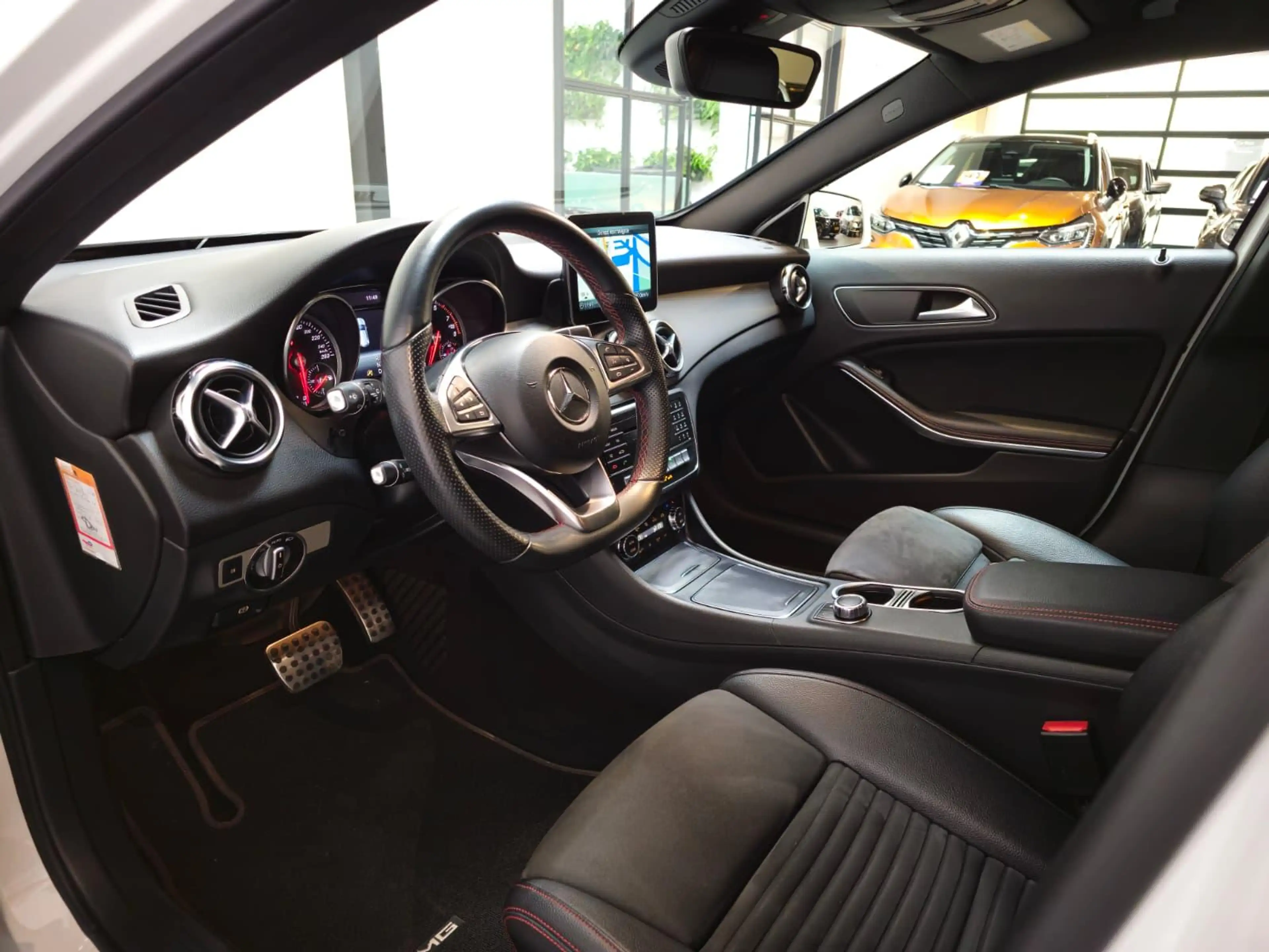 Mercedes-Benz GLA 180 Business Solution AMG style - Navi - 19" LM AMG Ve — photo 14