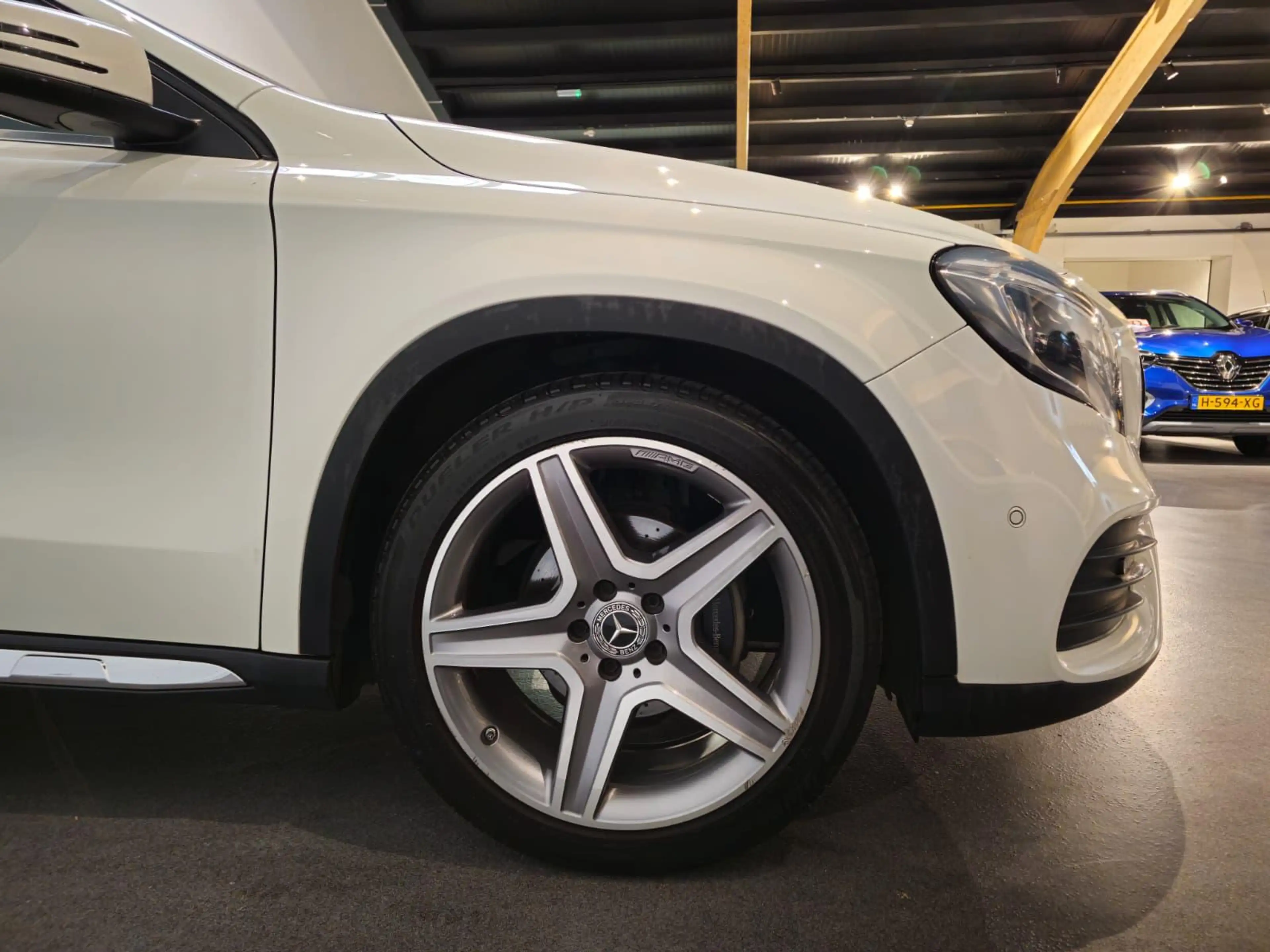 Mercedes-Benz GLA 180 Business Solution AMG style - Navi - 19" LM AMG Ve — photo 9