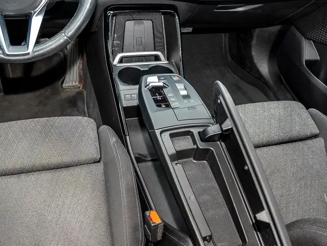 BMW Ix1 view 10