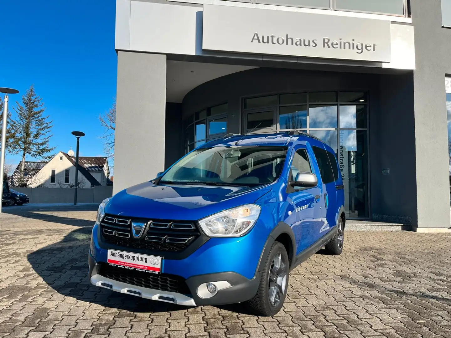 Dacia Dokker Stepway Celebration Turbo*1.Hand,AHK,Navi Blau - 1