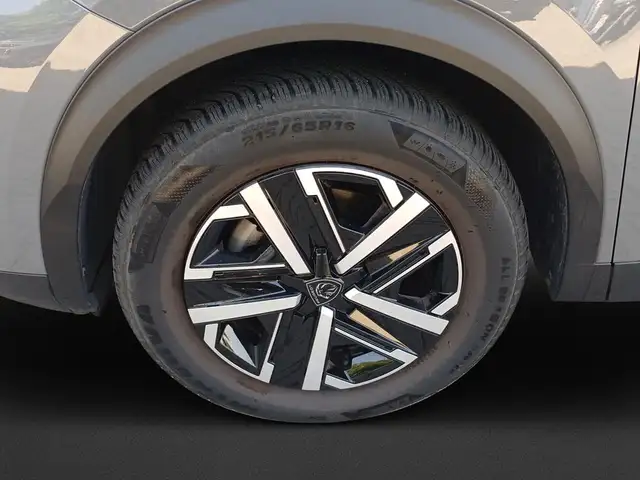 Peugeot 2008 view 8
