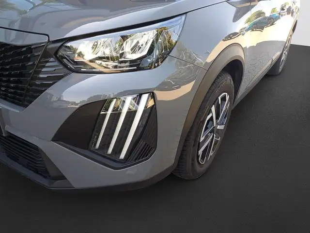 Peugeot 2008 view 9