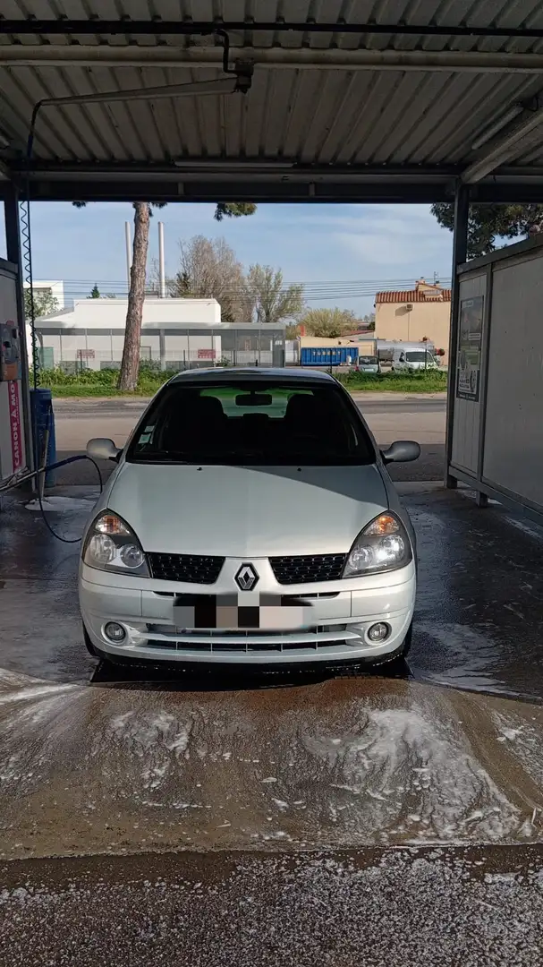 Renault Clio 1.2i Authentique - 1