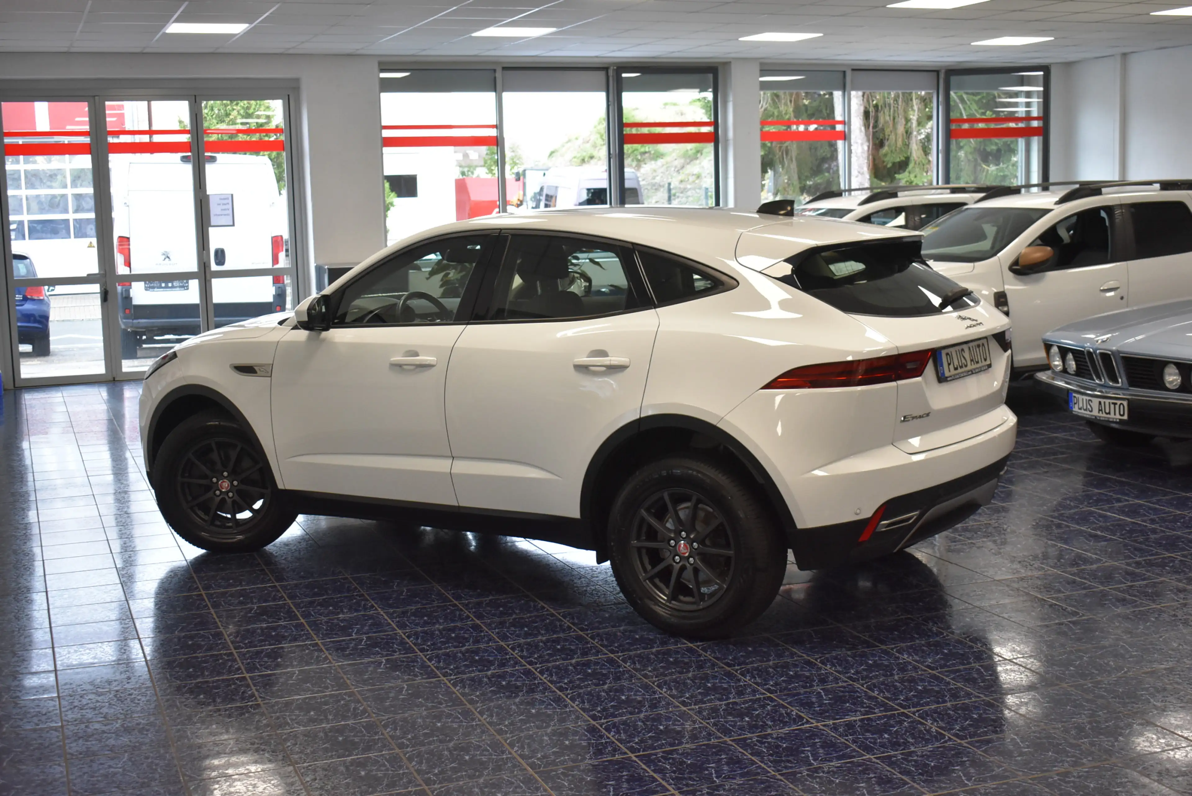 Jaguar E-Pace P160 Aut. LED Navi Kamera PDC 1-Hand — photo 3