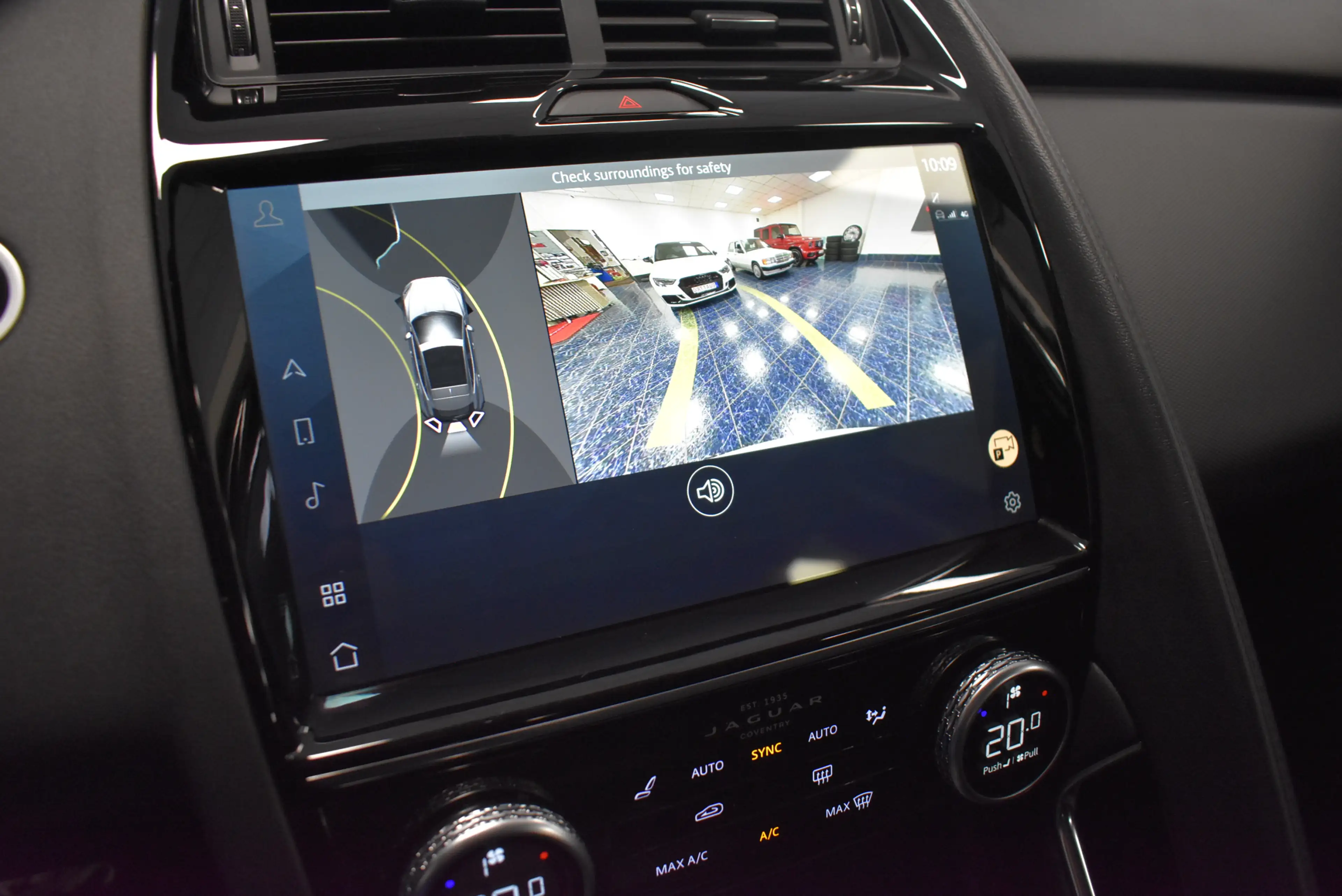 Jaguar E-Pace P160 Aut. LED Navi Kamera PDC 1-Hand — photo 11