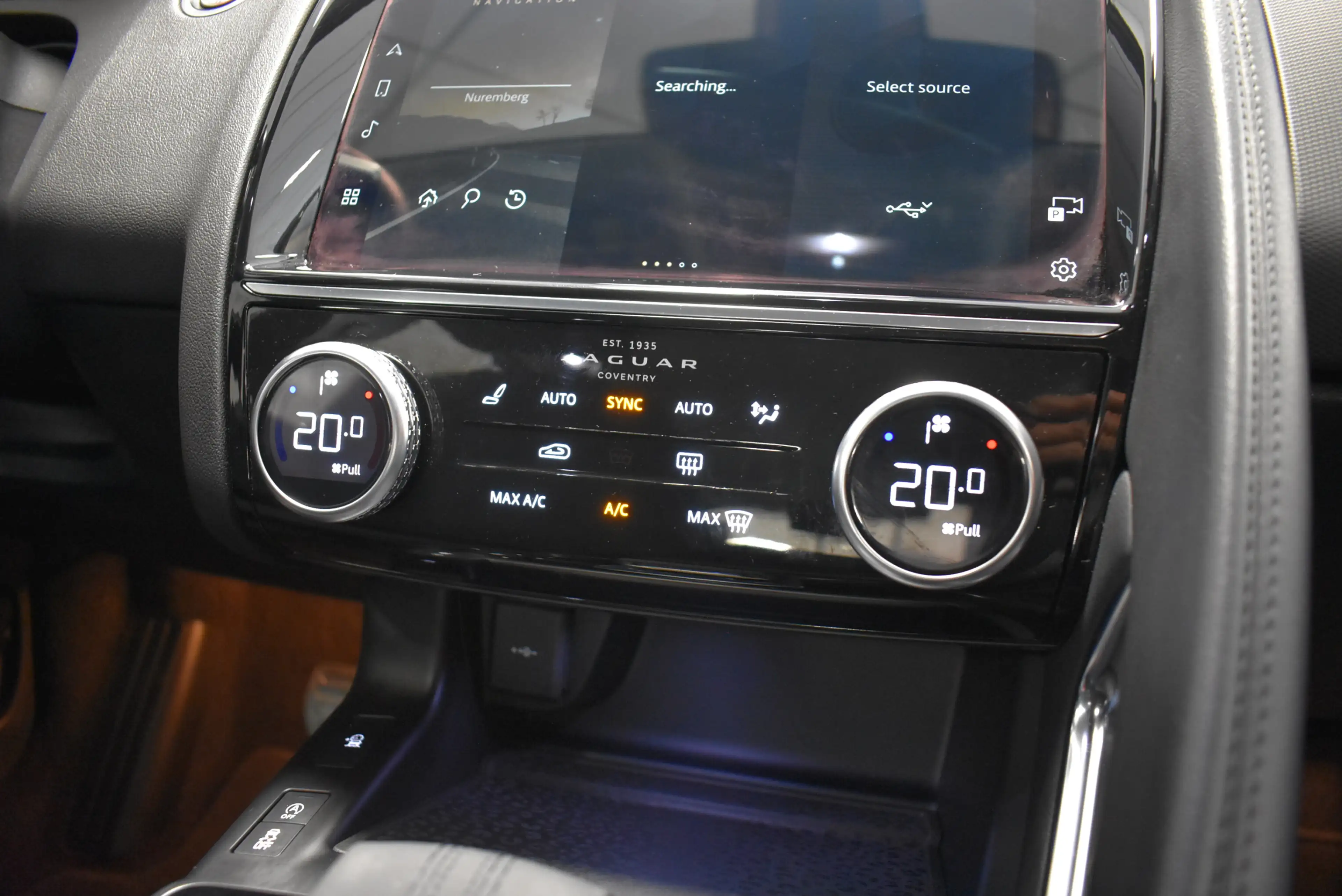 Jaguar E-Pace P160 Aut. LED Navi Kamera PDC 1-Hand — photo 10