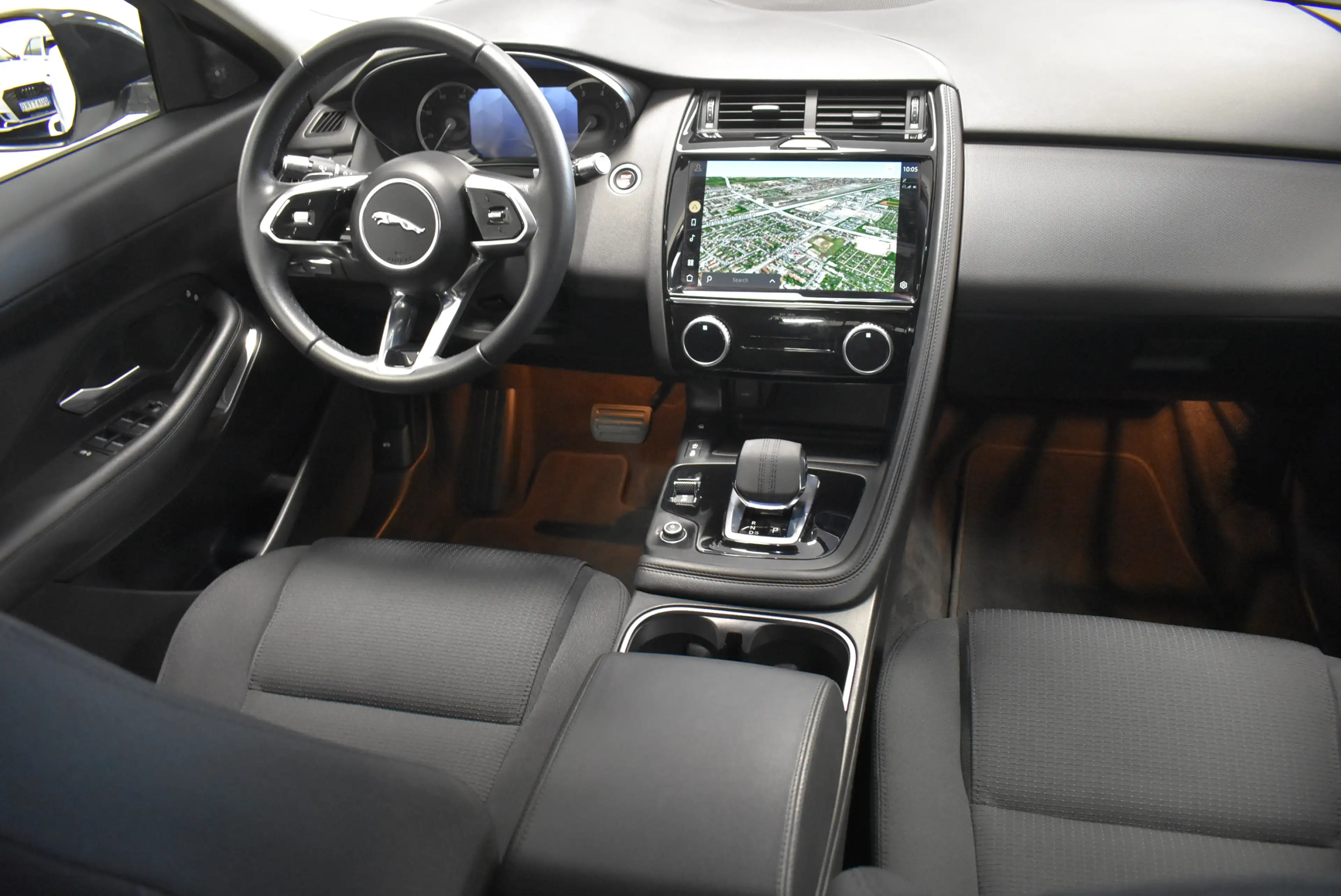 Jaguar E-Pace P160 Aut. LED Navi Kamera PDC 1-Hand — photo 6