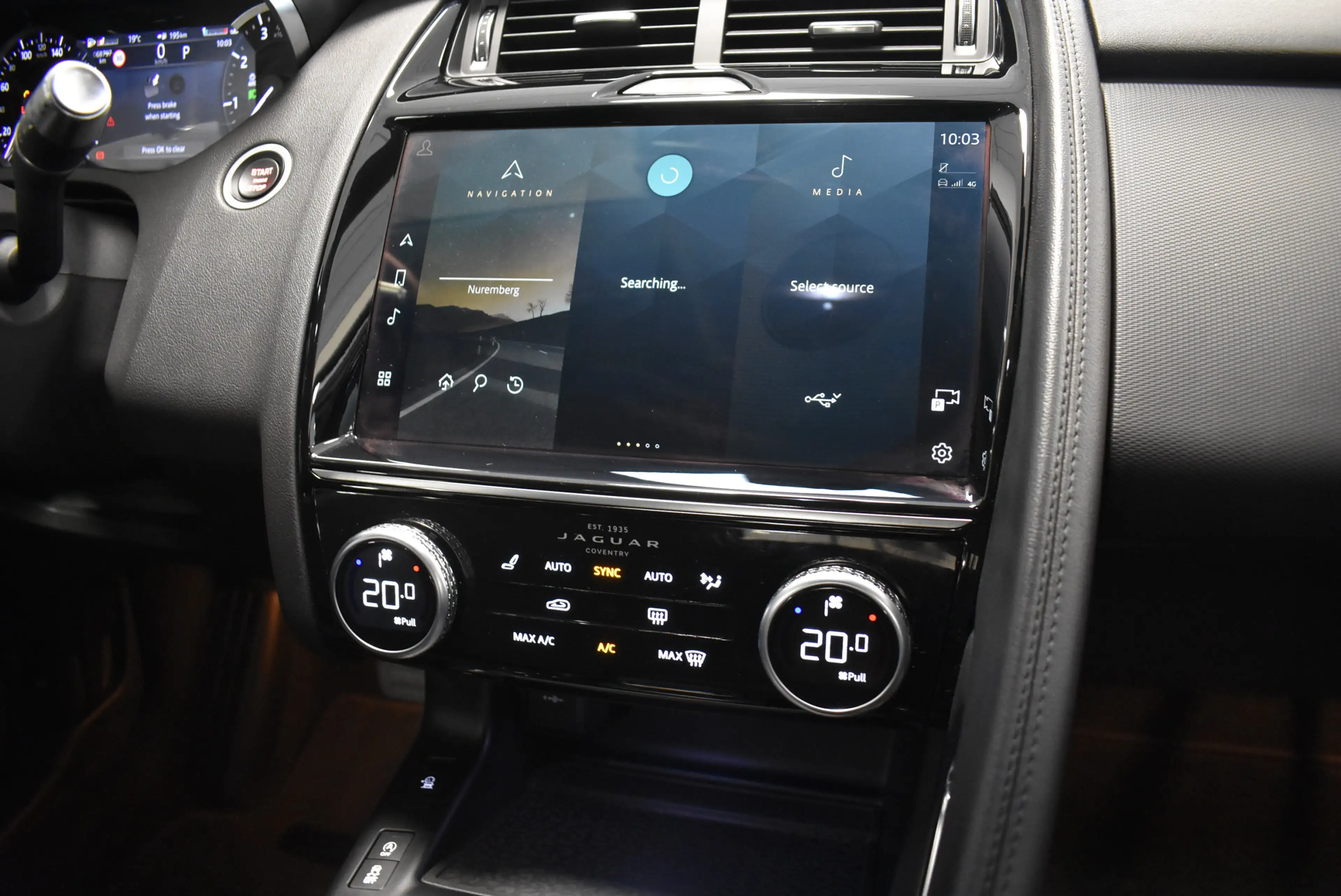 Jaguar E-Pace P160 Aut. LED Navi Kamera PDC 1-Hand — photo 9