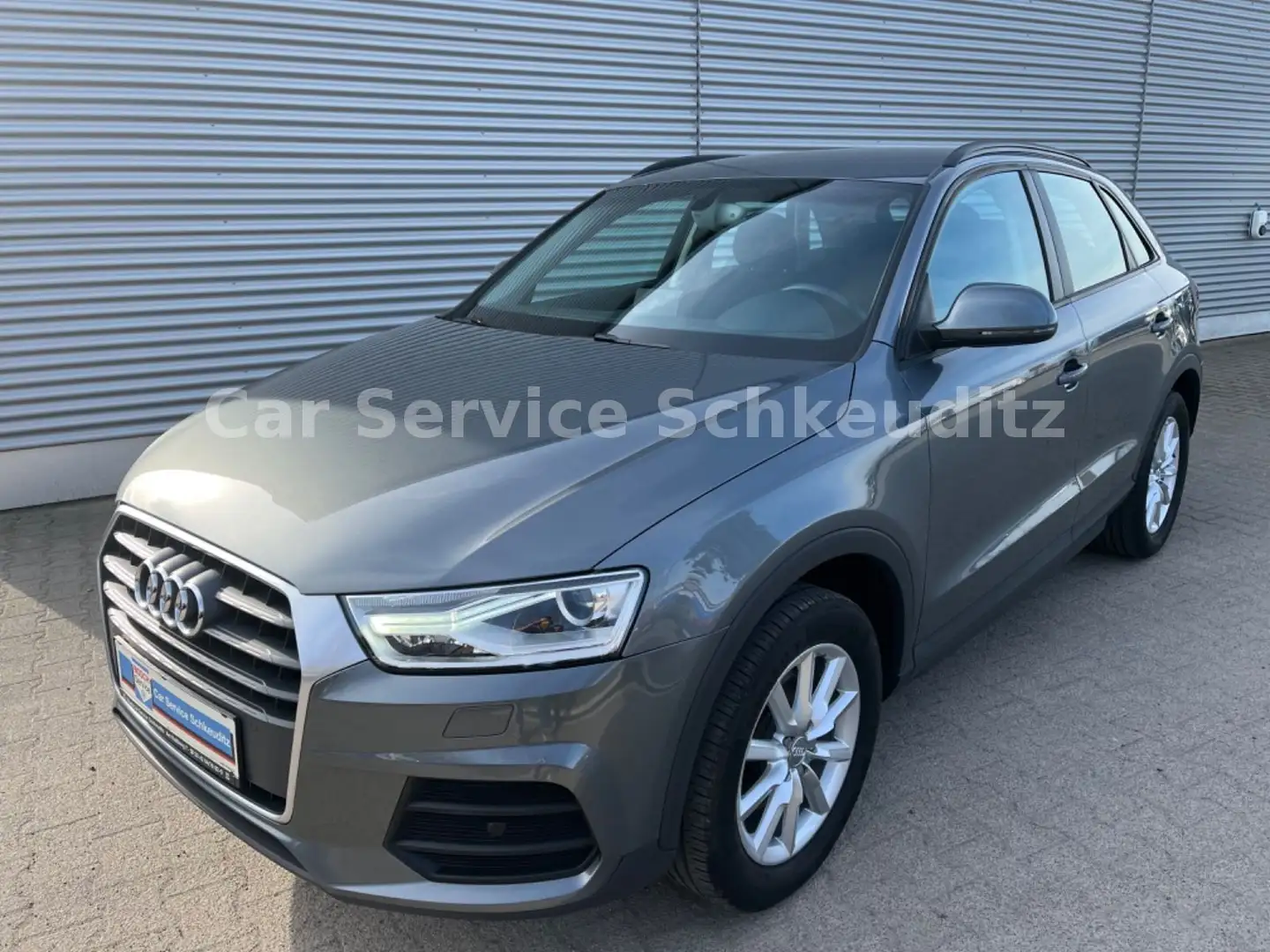 Audi Q3 XENON AHZV NAVI Sitzheizung PDC v/h Bluetooth Grau - 1
