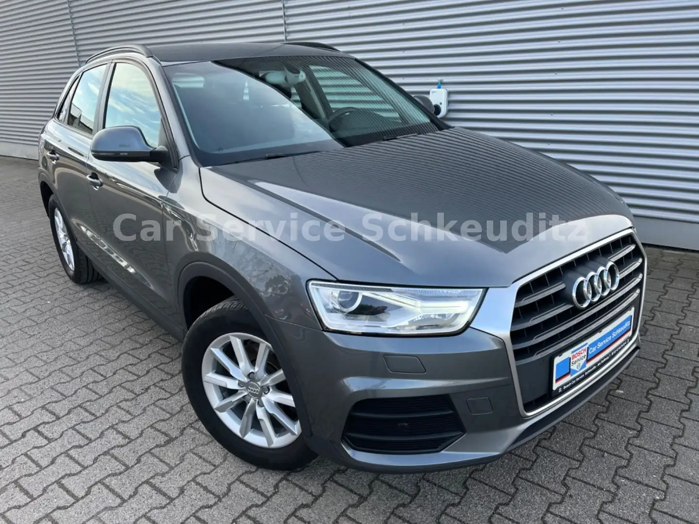Audi Q3 XENON AHZV NAVI Sitzheizung PDC v/h Bluetooth Grau - 2