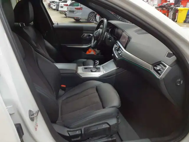 BMW 3 Series view 8
