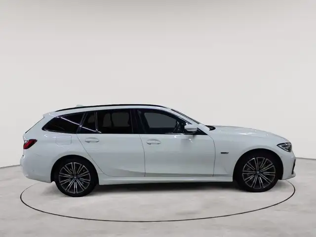 BMW 3 Series view 3