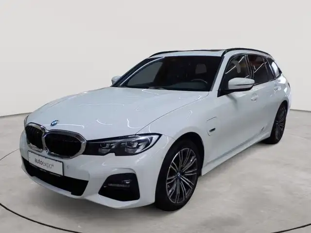 BMW 3 Series view 2
