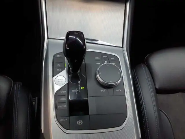 BMW 3 Series view 10