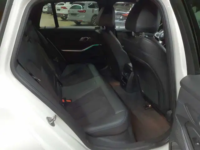 BMW 3 Series view 14