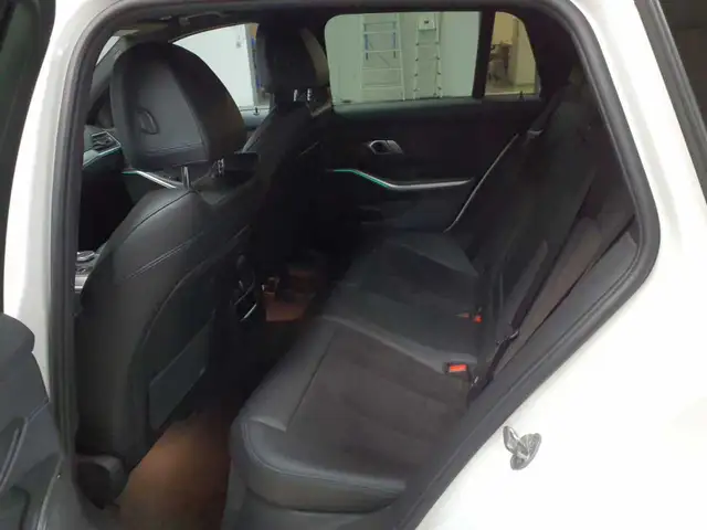 BMW 3 Series view 13