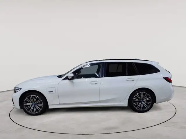 BMW 3 Series view 6