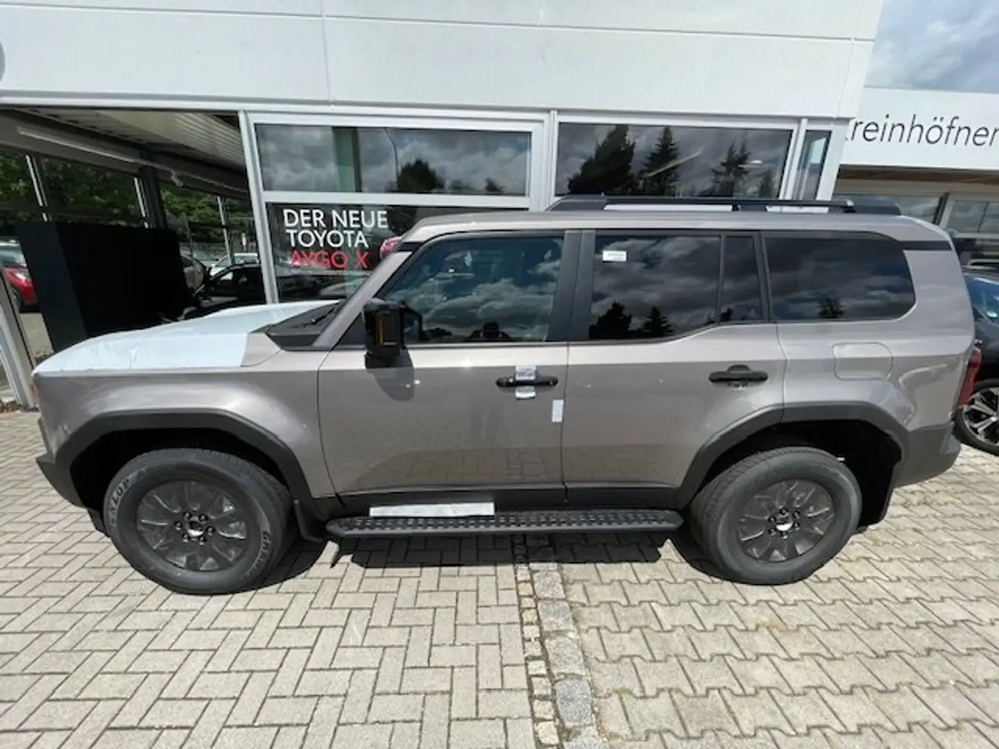 Toyota Land Cruiser 2.8 D-4D Automatik Executive Bronze - 2