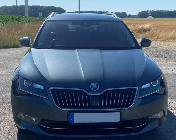 Imagine Skoda Superb Superb Combi 2.0 TDI DSG Style