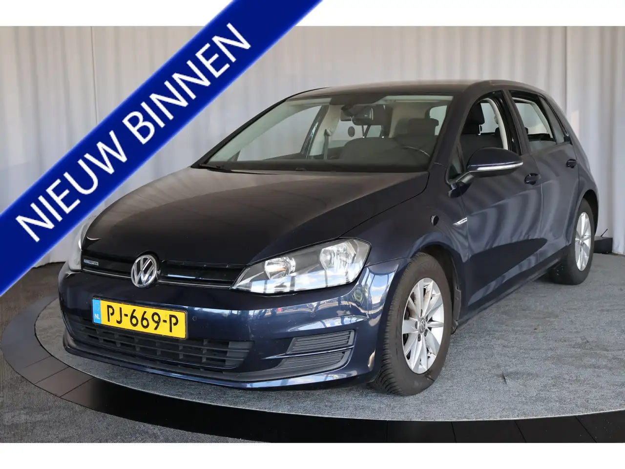 Volkswagen Golf 1.6 TDI Comfortline BlueMotion — photo 1 of 15
