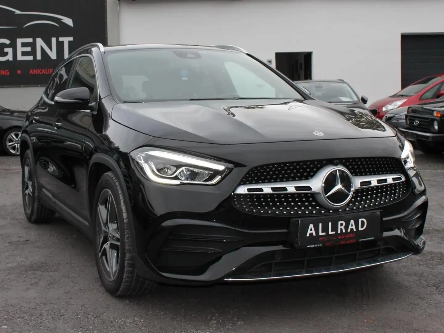 Mercedes-Benz GLA 200 GLA 200 d 4Matic **1 HAND** Schwarz - 1
